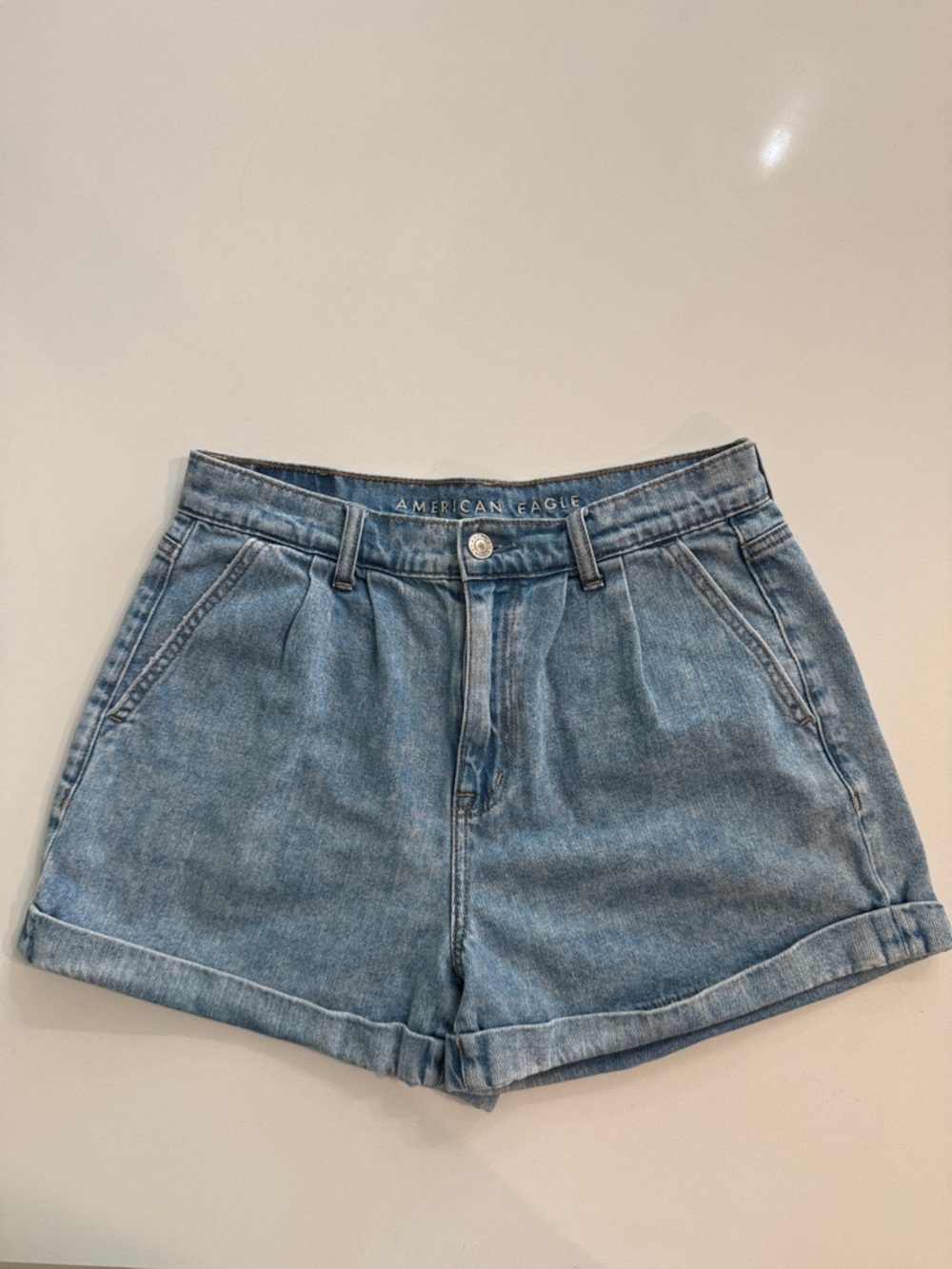 American Eagle High Rise Pleated Mom Shorts Light Wash Cuffed | Size 4